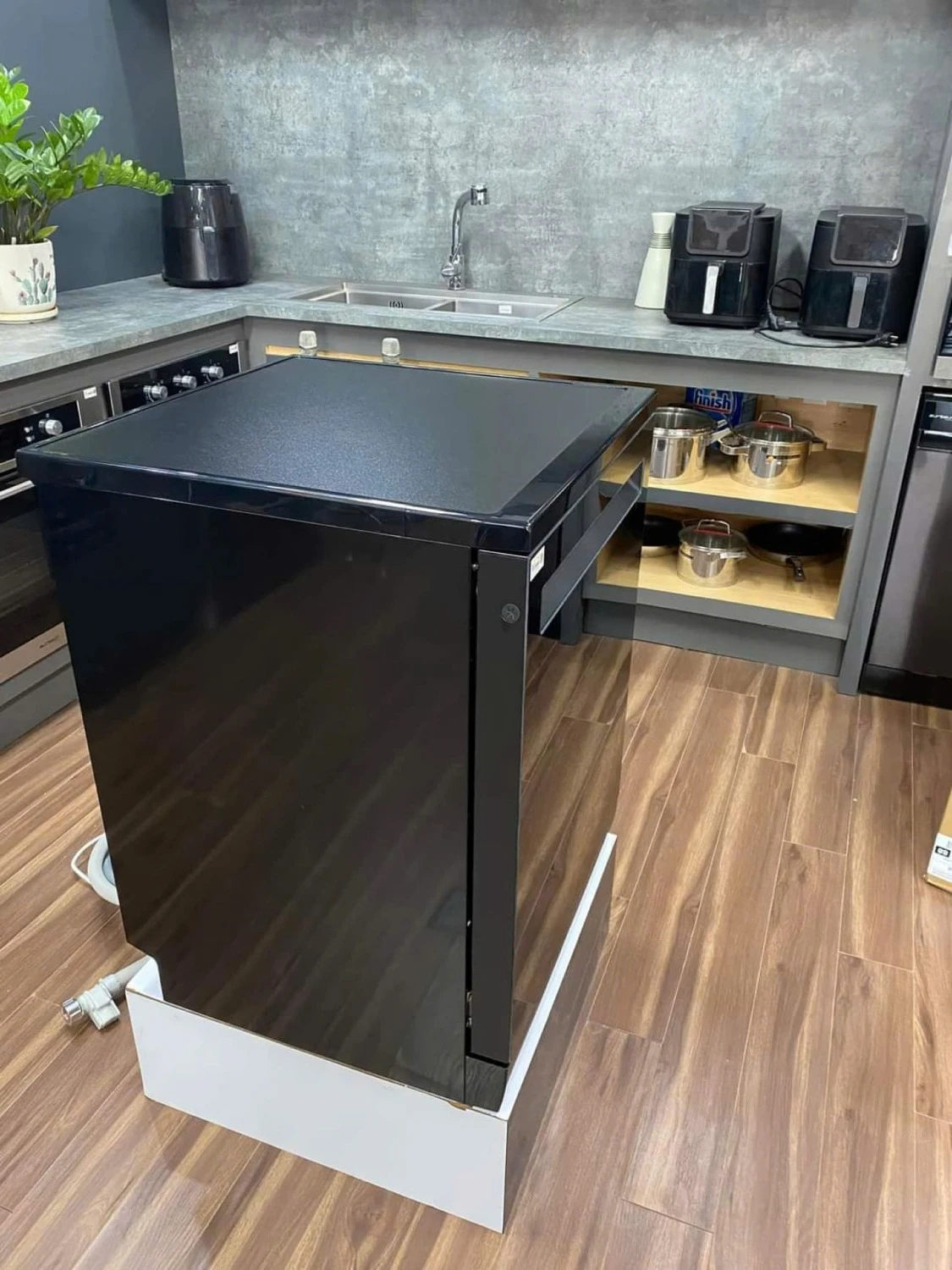 Máy rửa bát Eurosun SMS82EU88B | Serial 8+ | New 2024 Máy rửa bát Eurosun SMS82EU88B | Serial 8+ | New 2024