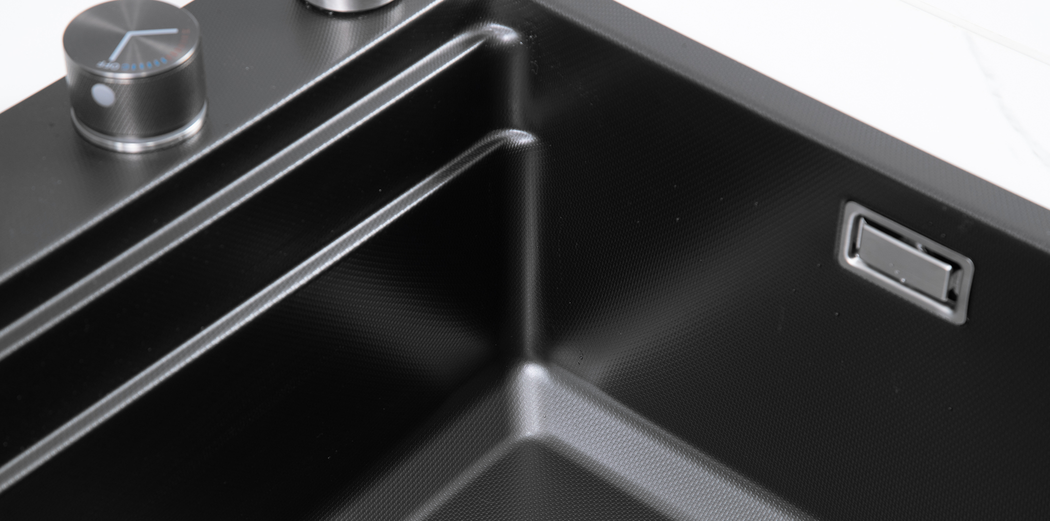 Sự kết hợp hoàn hảo giữa đường nét cong và góc bo tạo ra một cảm giác thẩm mỹ đẹp mắt và tinh tế Sự kết hợp hoàn hảo giữa đường nét cong và góc bo tạo ra một cảm giác thẩm mỹ đẹp mắt và tinh tế