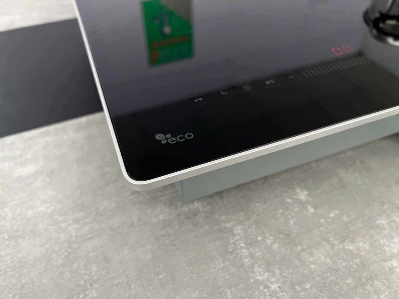 Bếp từ FS 982IPRO Seri 8 tích hợp công nghệ biến tần Inverter với bộ vi xử lý IC chip lõi kép thông minh và IGBT công suất sản xuất bởi hãng Siemens từ CHLB Đức Bếp từ FS 982IPRO Seri 8 tích hợp công nghệ biến tần Inverter với bộ vi xử lý IC chip lõi kép thông minh và IGBT công suất sản xuất bởi hãng Siemens từ CHLB Đức