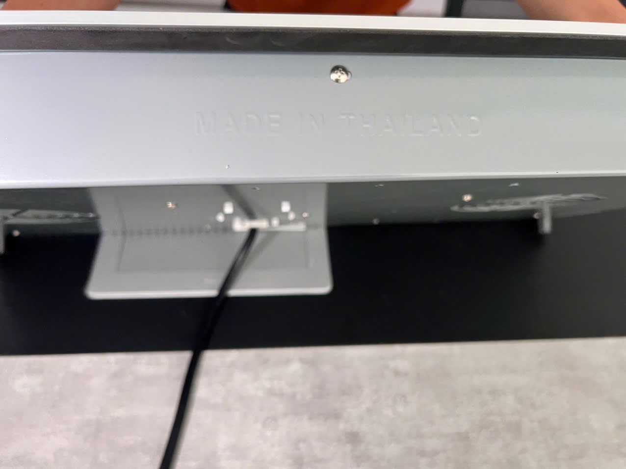 Faster FS 982IPRO Seri 8 sử dụng loại thân vỏ bằng kim loại cao cấp Faster FS 982IPRO Seri 8 sử dụng loại thân vỏ bằng kim loại cao cấp