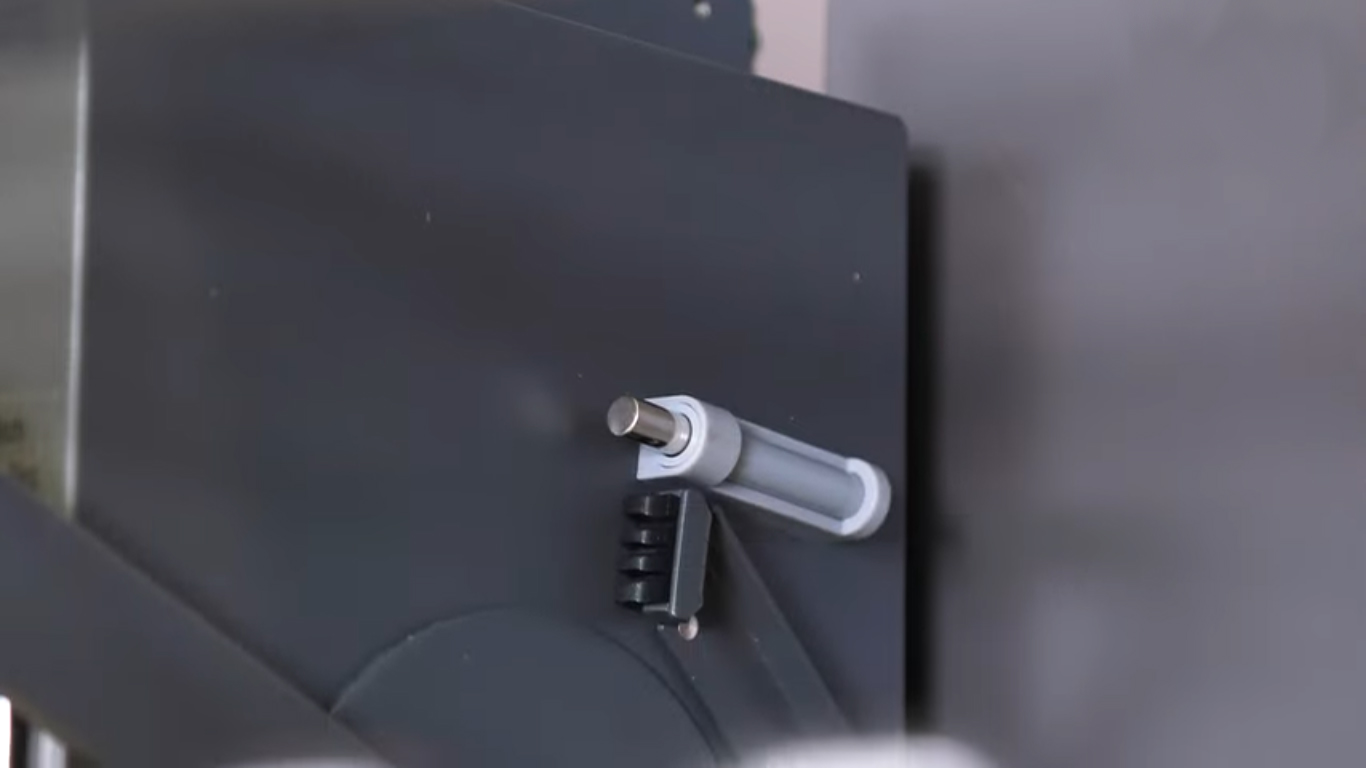 Cơ cấu giảm chấn luôn hoạt động một cách hiệu quả giúp bát đĩa luôn ổn định khi nâng hạ, sắp xếp. Cơ cấu giảm chấn luôn hoạt động một cách hiệu quả giúp bát đĩa luôn ổn định khi nâng hạ, sắp xếp.