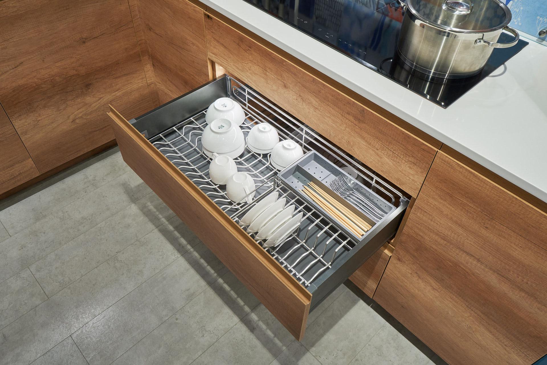 Giá bát đĩa thìa đũa vách hộp nan Oval cánh kéo 900mm MD02.90V là phụ kiện tủ bếp được nhập khẩu chính hãng từ thương hiệu nổi tiếng Garis | Megkel.