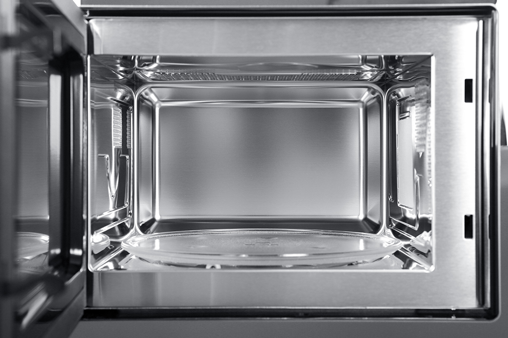 Khoang lò bằng Inox bền và đi kèm đèn Halogen chiếu sáng tiện lợi Khoang lò bằng Inox bền và đi kèm đèn Halogen chiếu sáng tiện lợi