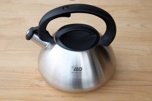 am-dun-nuoc-elo-bombee-2-2l