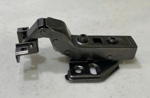 ban-le-giam-chan-khung-nhom-newera-399c