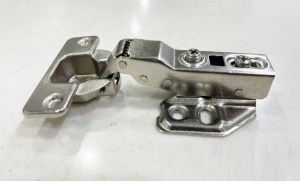 ban-le-giam-chan-newera-629b