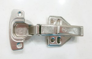 ban-le-newera-giam-chan-666a