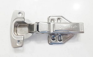 ban-le-newera-giam-chan-666b