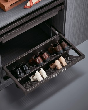 ke-dung-giay-bang-kim-loai-mau-hat-de-hafele