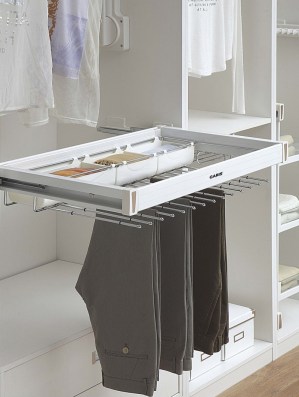 ngan-keo-treo-quan-au-da-nang-ket-hop-khay-dung-do-mau-trang-garis-gw04