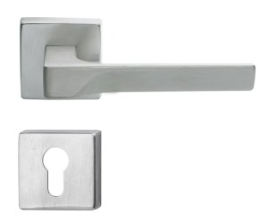 tay-nam-gat-cua-phong-co-nap-che-hop-kim-kem-mau-chrome-mo-hafele-901-76-620