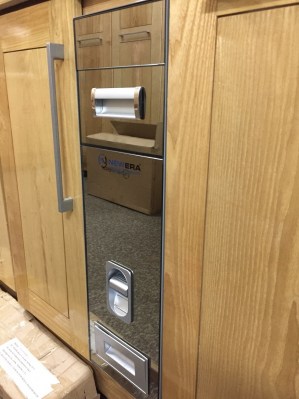 thung-gao-mat-guong-cao-cap-ne0102e