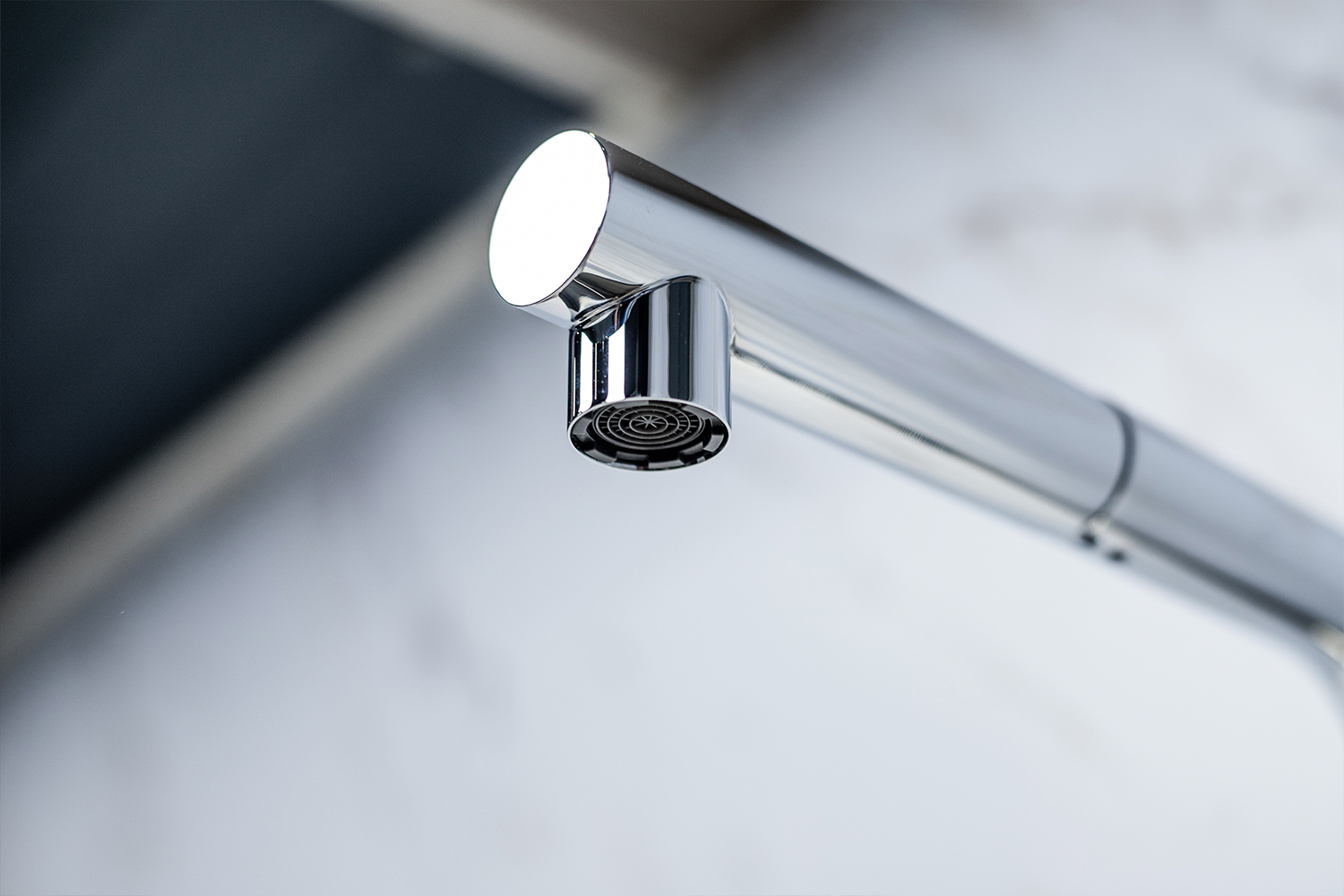 Chế độ dòng chảy tạo ra một dòng nước êm dịu, không gây bắn nước mạnh. Chế độ dòng chảy tạo ra một dòng nước êm dịu, không gây bắn nước mạnh.