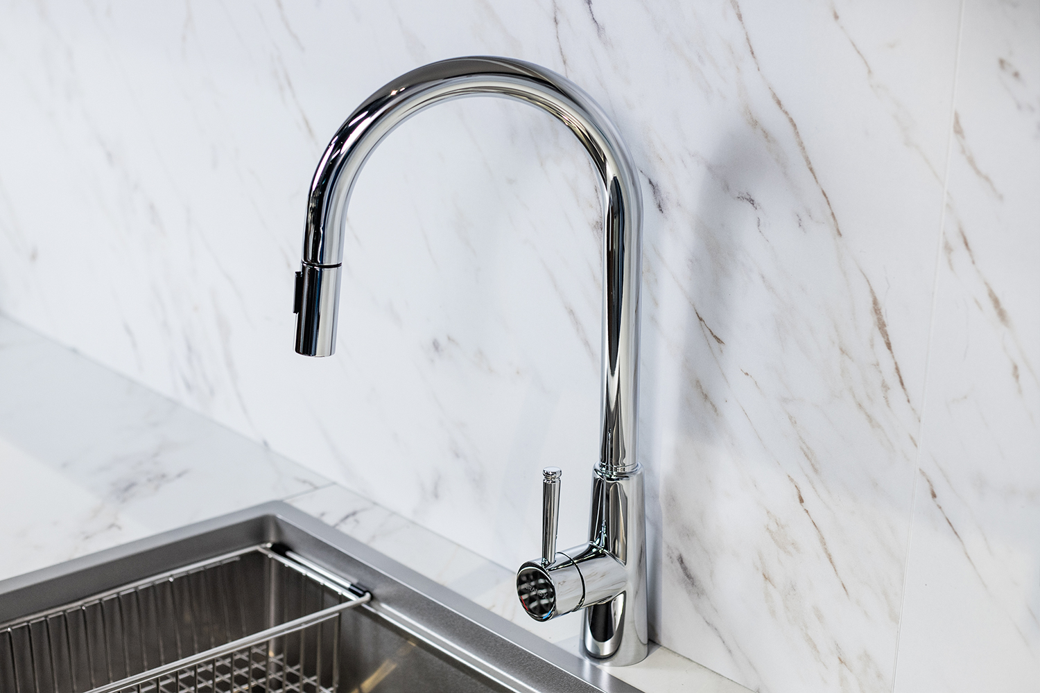 Bề mặt hoàn thiện của vòi rửa nóng lạnh dây rút Grandx GXF03 Dual Spray mang đến khả năng dễ dàng làm sạch Bề mặt hoàn thiện của vòi rửa nóng lạnh dây rút Grandx GXF03 Dual Spray mang đến khả năng dễ dàng làm sạch