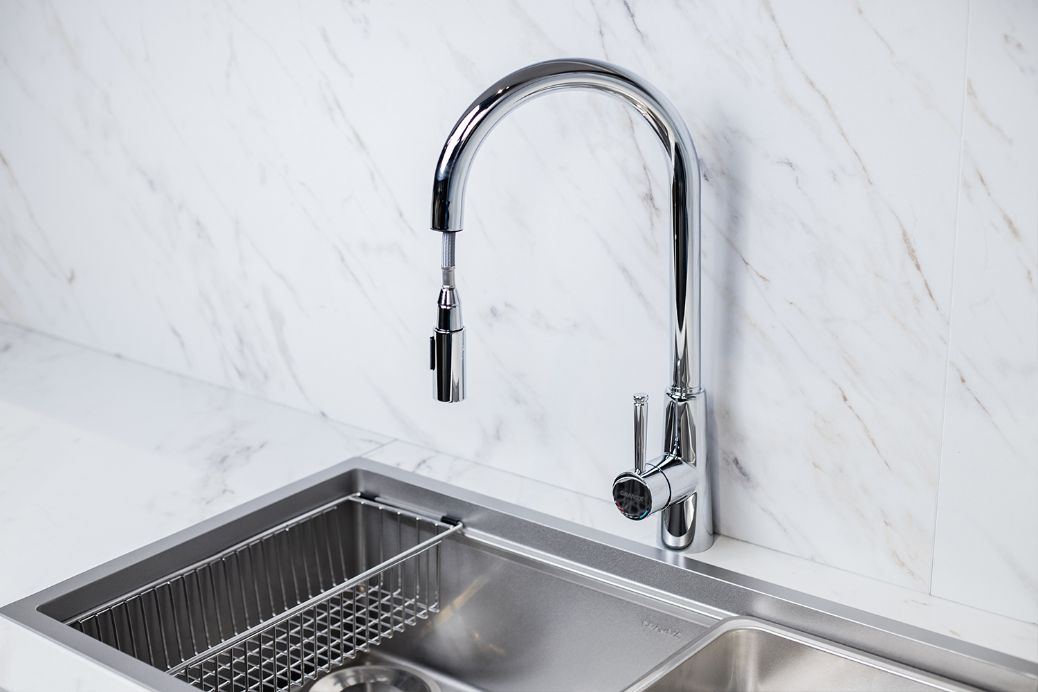 Đầu vòi điều chỉnh dòng nước một cách chính xác, tiết kiệm nước tối ưu hóa dòng chảy nhờ công nghệ Air Power tích hợp trên đầu vòi. Đầu vòi điều chỉnh dòng nước một cách chính xác, tiết kiệm nước tối ưu hóa dòng chảy nhờ công nghệ Air Power tích hợp trên đầu vòi.