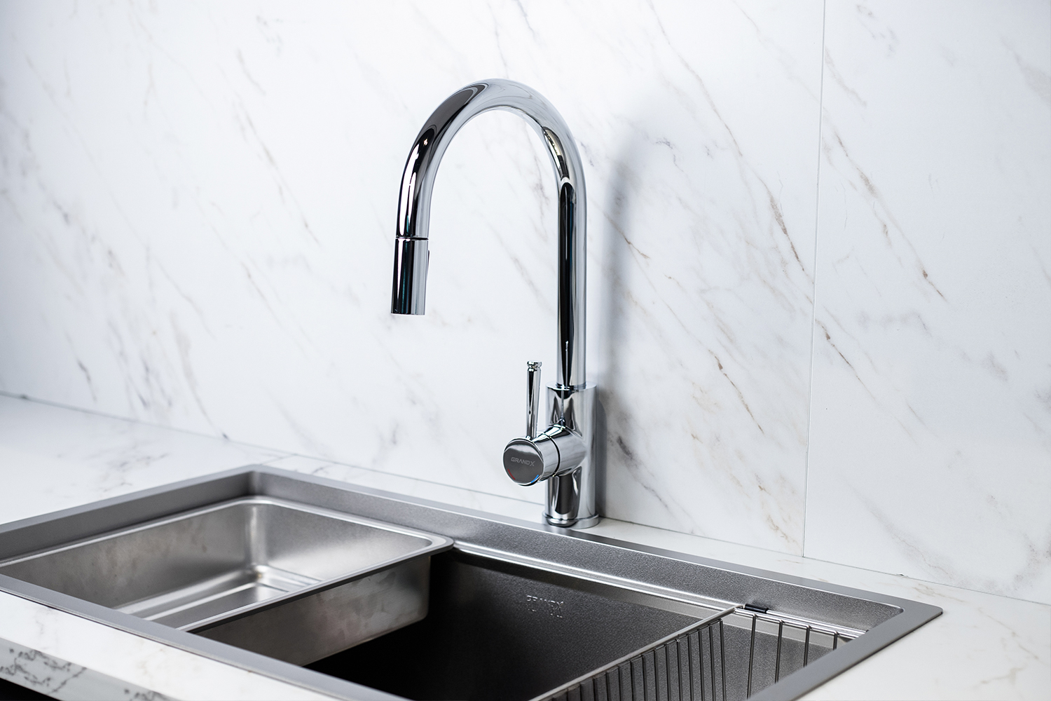 Vòi rửa nóng lạnh dây rút Grandx GXF05 Dual Spray thiết kế cao và khả năng xoay 360 độ Vòi rửa nóng lạnh dây rút Grandx GXF05 Dual Spray thiết kế cao và khả năng xoay 360 độ