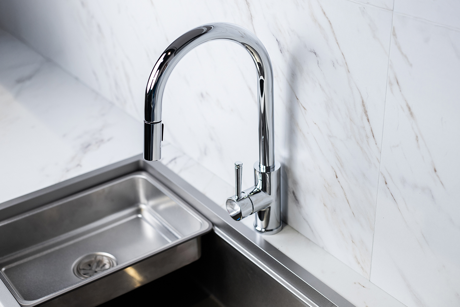 Bề mặt hoàn thiện của vòi rửa nóng lạnh dây rút Grandx GXF05 Dual Spray mang đến khả năng dễ dàng làm sạch Bề mặt hoàn thiện của vòi rửa nóng lạnh dây rút Grandx GXF05 Dual Spray mang đến khả năng dễ dàng làm sạch