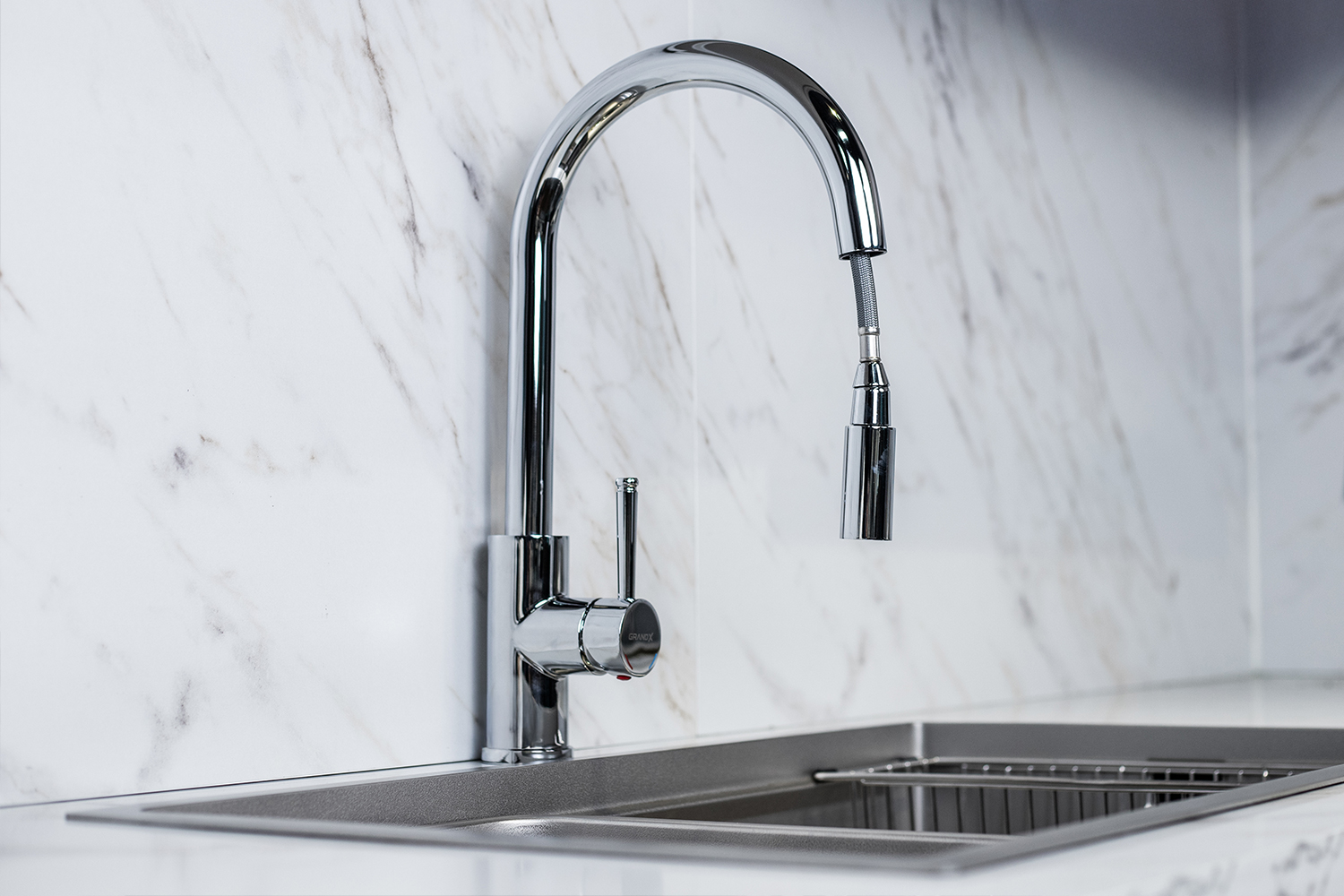 Đầu vòi điều chỉnh dòng nước một cách chính xác, tiết kiệm nước tối ưu hóa dòng chảy nhờ công nghệ Air Power tích hợp trên đầu vòi. Đầu vòi điều chỉnh dòng nước một cách chính xác, tiết kiệm nước tối ưu hóa dòng chảy nhờ công nghệ Air Power tích hợp trên đầu vòi.