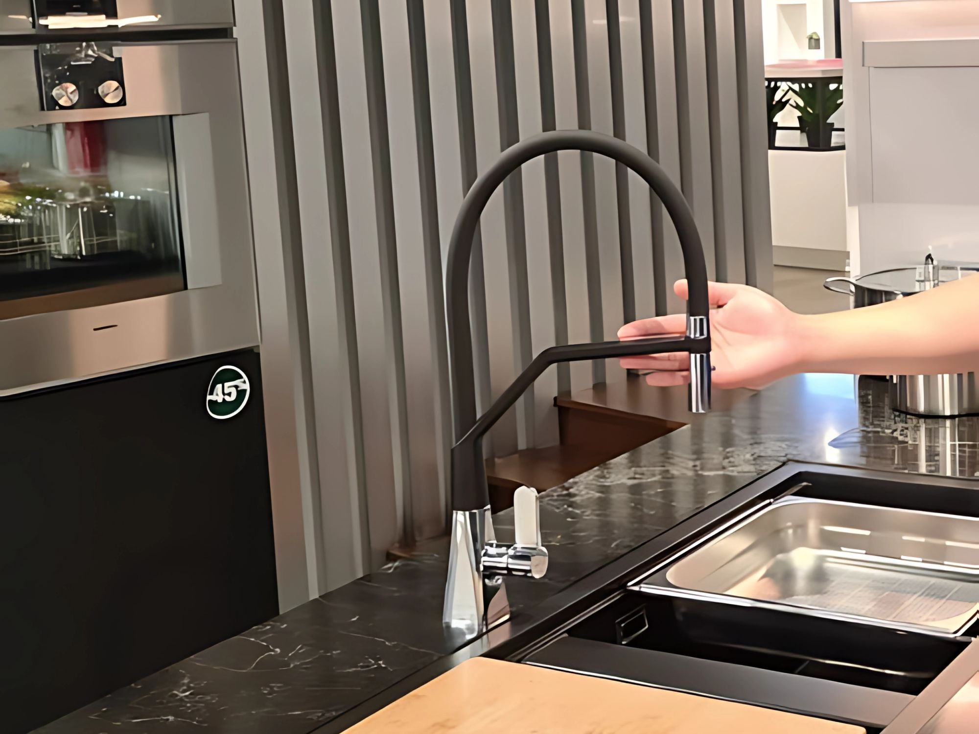 Khớp nối cố định, giữ dây vòi chắc chắn, không lỏng lẻo Khớp nối cố định, giữ dây vòi chắc chắn, không lỏng lẻo