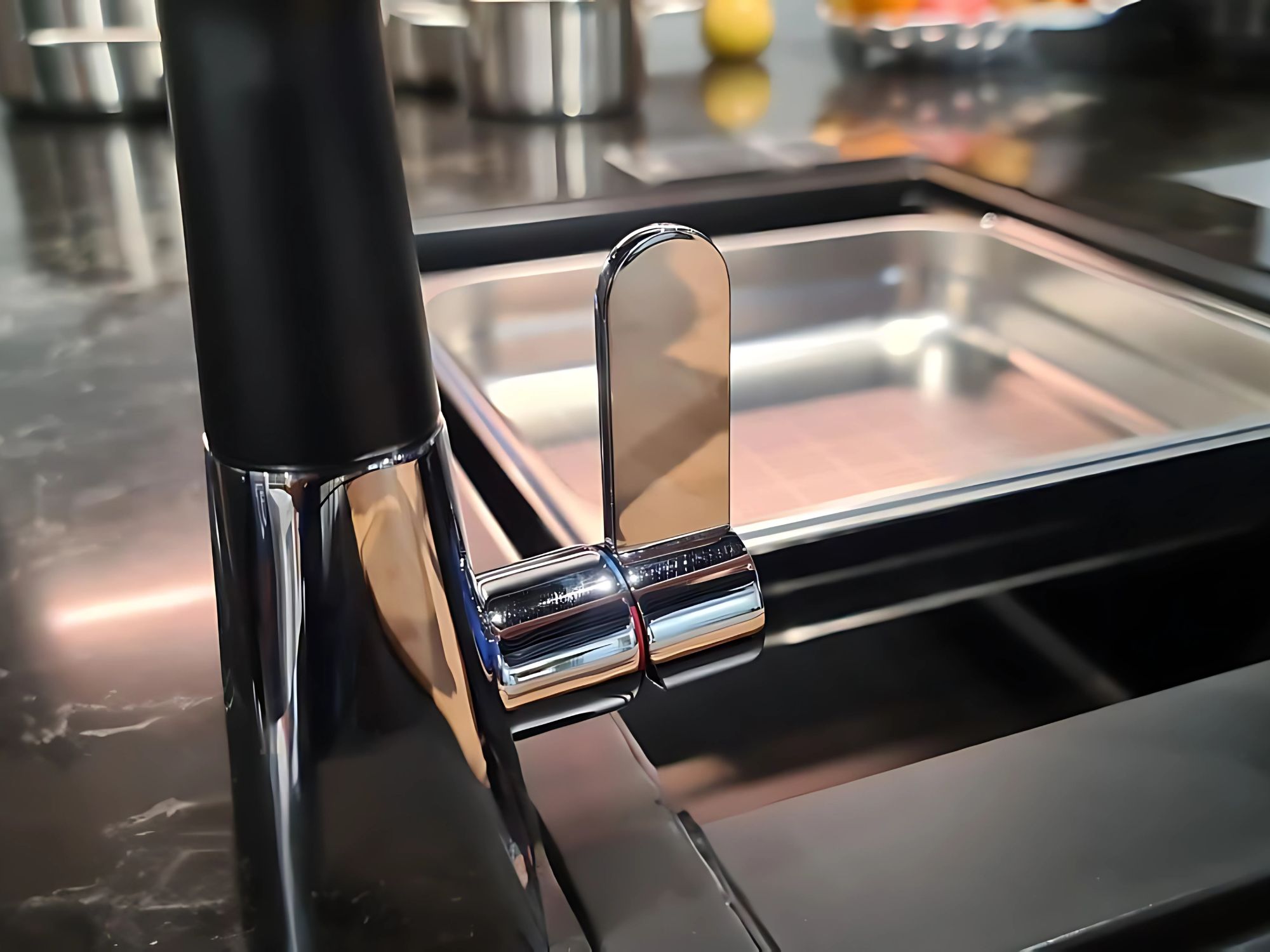 Vòi rửa bát Hafele Hydros HT20-CH1F187 | 570.82.230 được trang bị tay gạt dạng thẳng, bản dẹt, mang lại cảm giác cầm nắm chắc chắn và thoải mái. Vòi rửa bát Hafele Hydros HT20-CH1F187 | 570.82.230 được trang bị tay gạt dạng thẳng, bản dẹt, mang lại cảm giác cầm nắm chắc chắn và thoải mái.