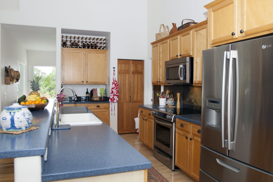 Mẫu tủ bếp gỗ giáng hương đẹp TB-HSN07